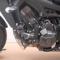 Oggy Knobbs Yamaha MT-09 17-20 (Black KNOBBS; case saver included)